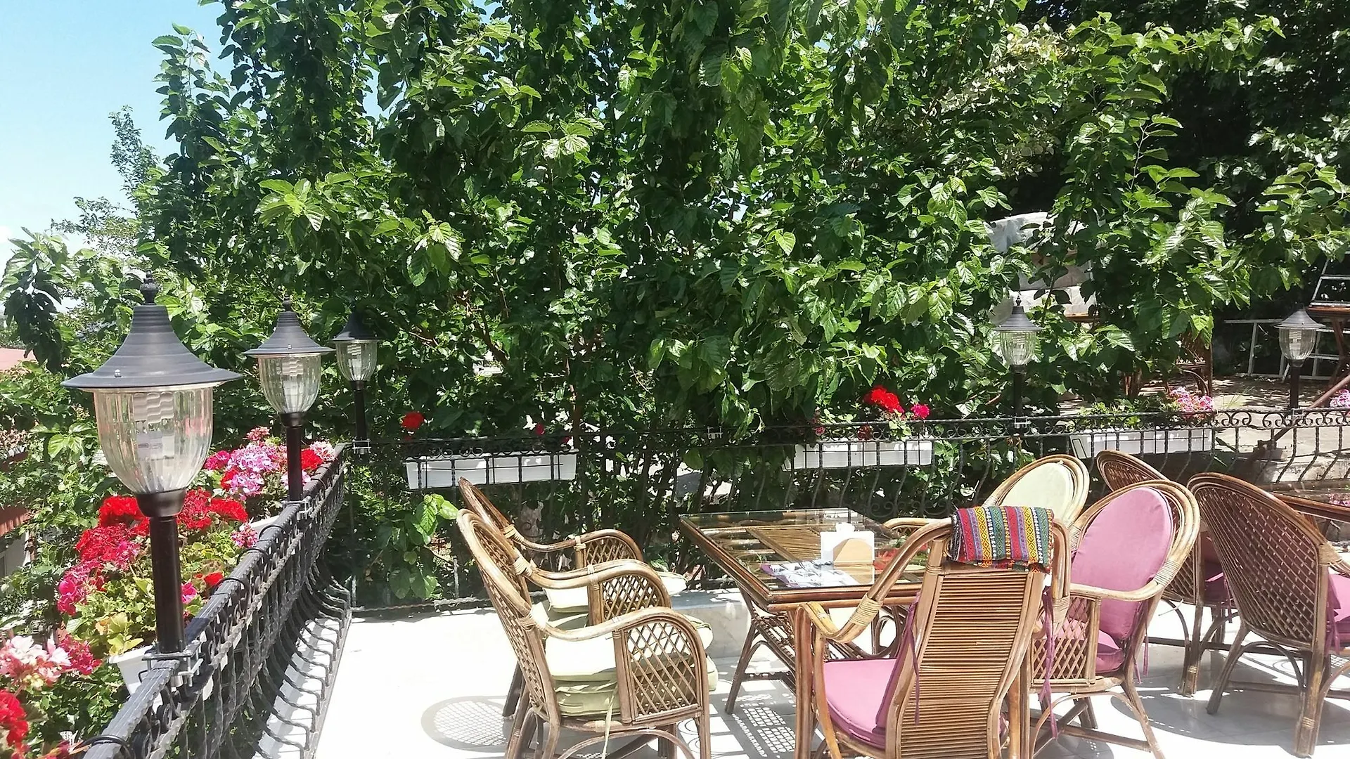 Hotel Beyaz Kosk contacts